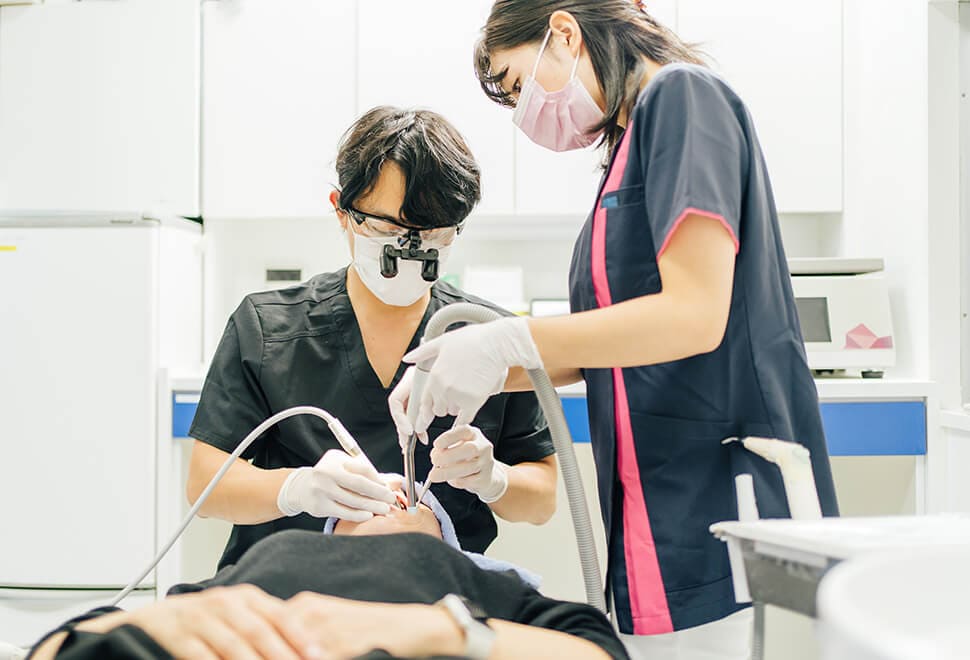 「長期的に安定した状態」をゴールとした専門医による歯周病治療