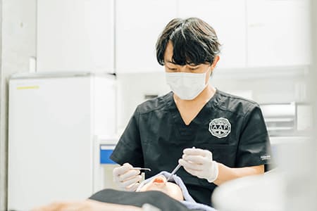 歯周病専門医が正確に見極めるインプラント治療