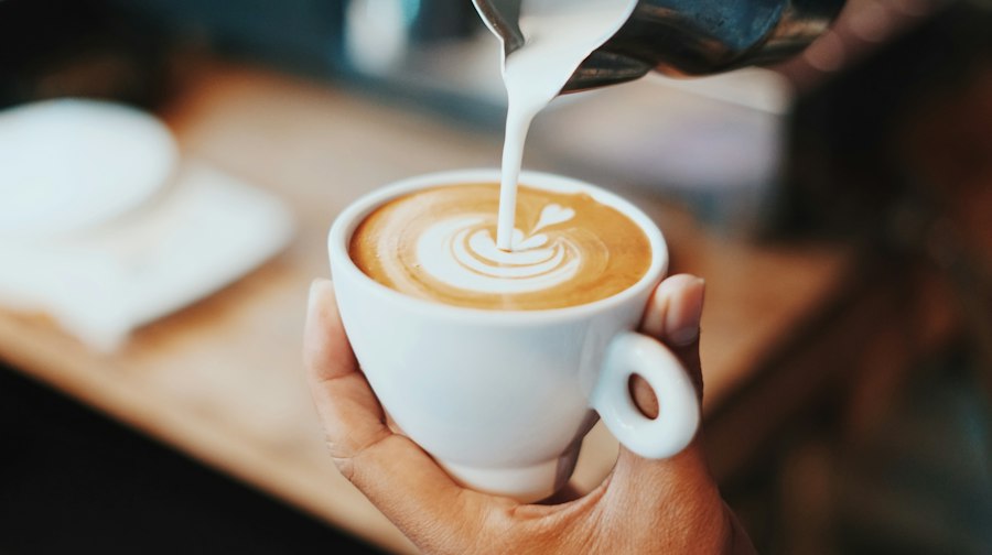 コーヒーなど着色しやすい飲み物(イメージ)